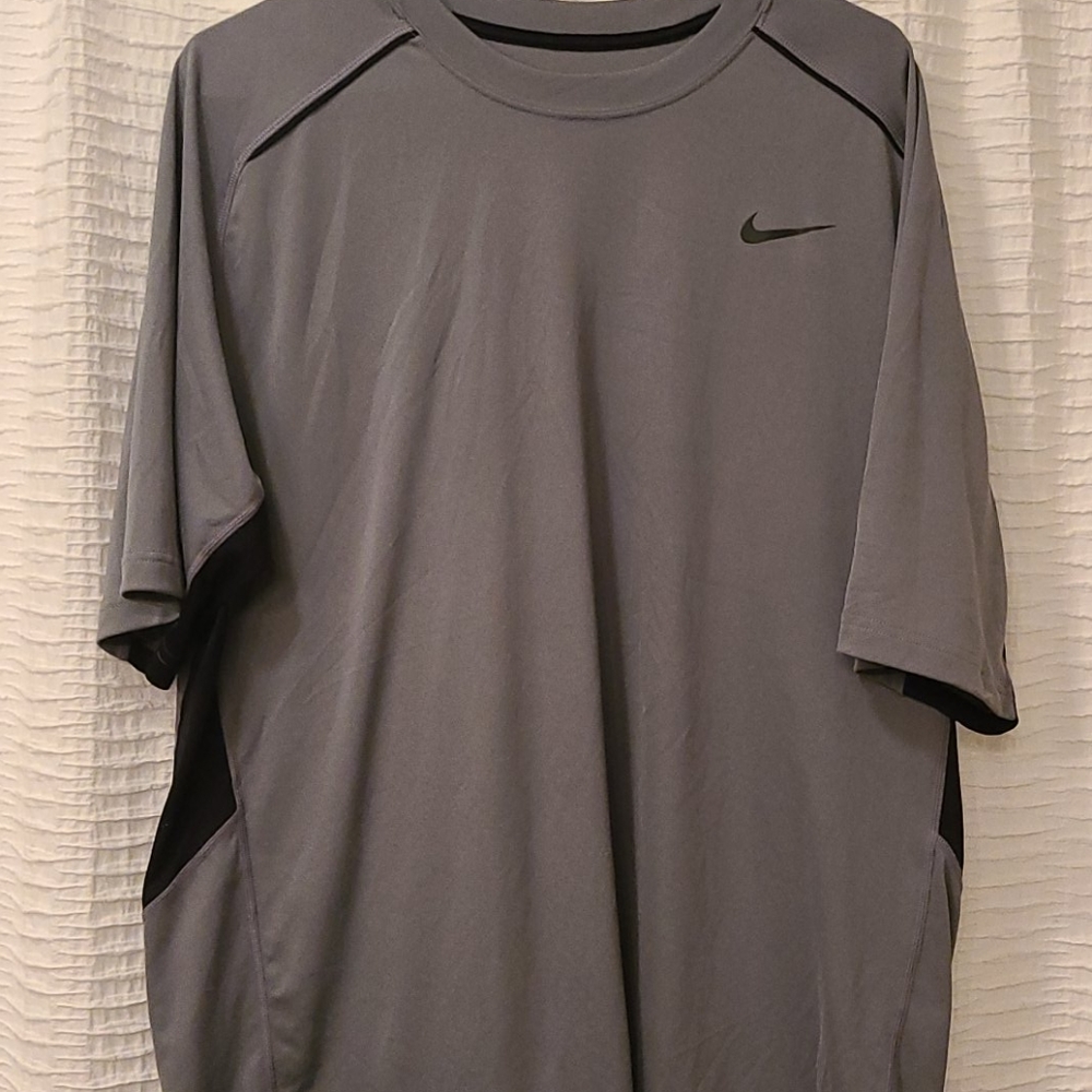 Mens XL Nike dri fit t-shirt